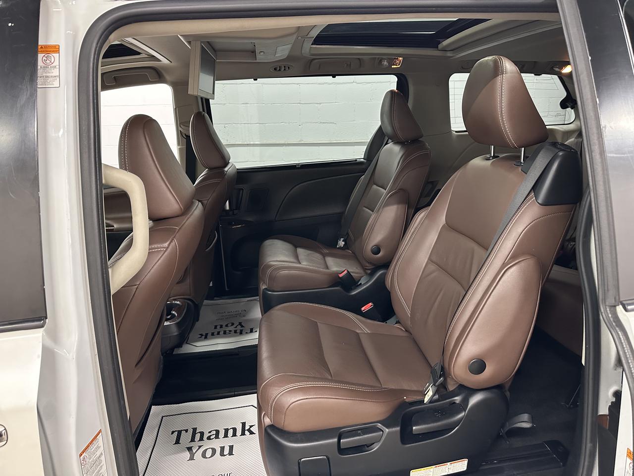 2018 Toyota Sienna Limited 7-Passenger FWD Photo9