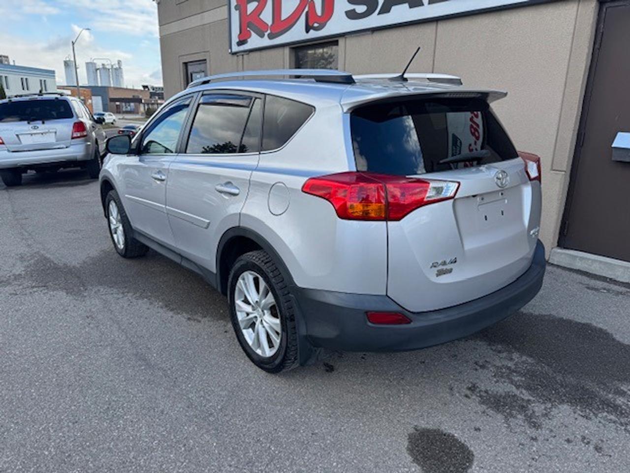 2015 Toyota RAV4 AWD 4dr Limited ACCIDENT FREE Photo