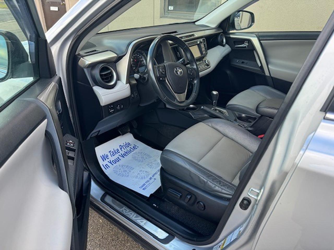 2015 Toyota RAV4 AWD 4dr Limited ACCIDENT FREE Photo