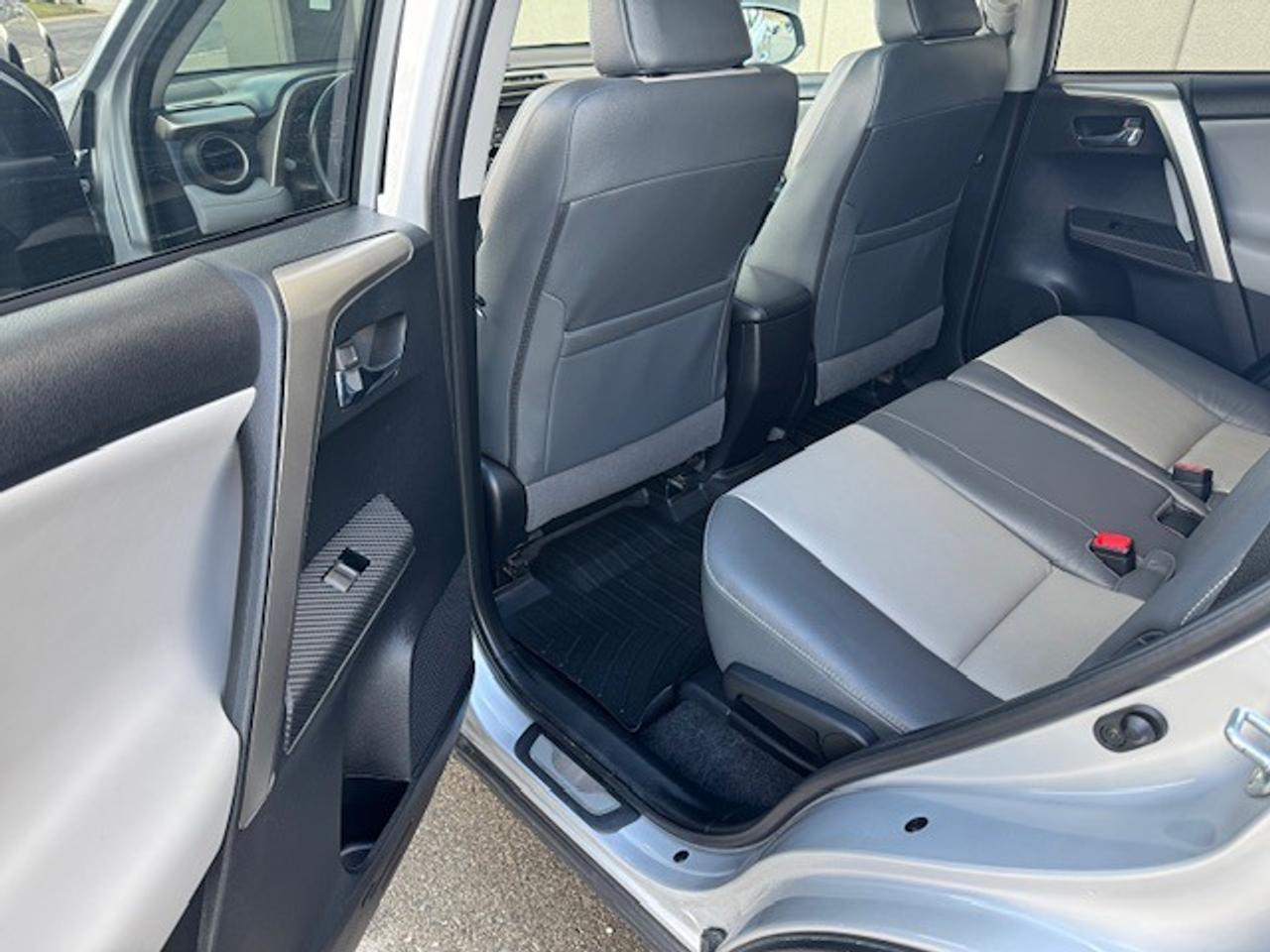 2015 Toyota RAV4 AWD 4dr Limited ACCIDENT FREE Photo