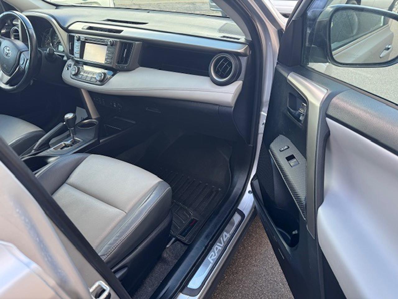 2015 Toyota RAV4 AWD 4dr Limited ACCIDENT FREE Photo