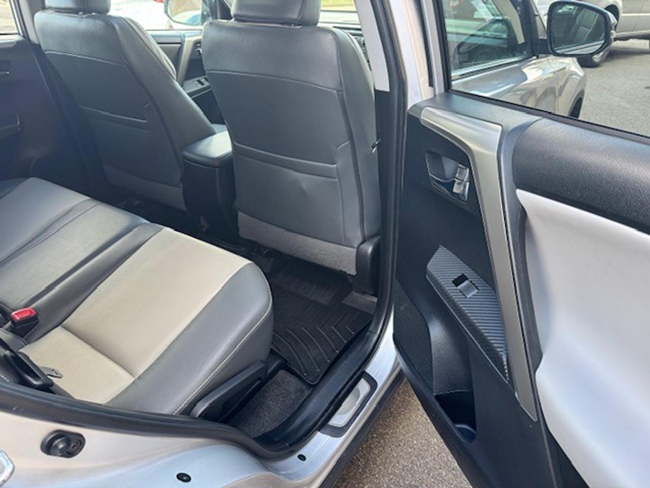 2015 Toyota RAV4 AWD 4dr Limited ACCIDENT FREE Photo