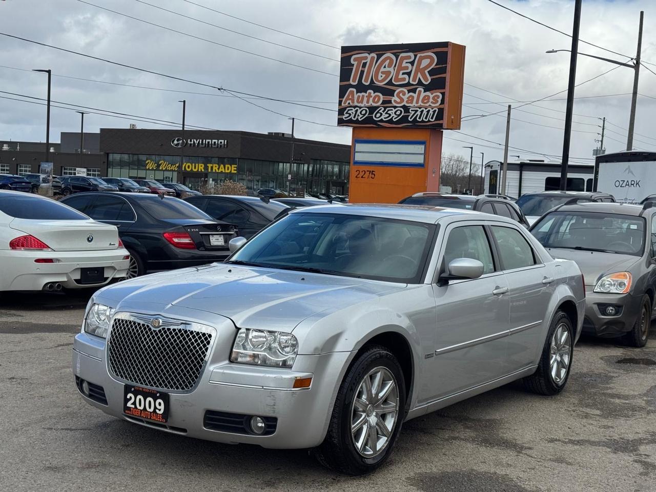 2009 Chrysler 300 Touring, NO ACCIDENTS, ONLY 101KMS, CERTIFIED Photo