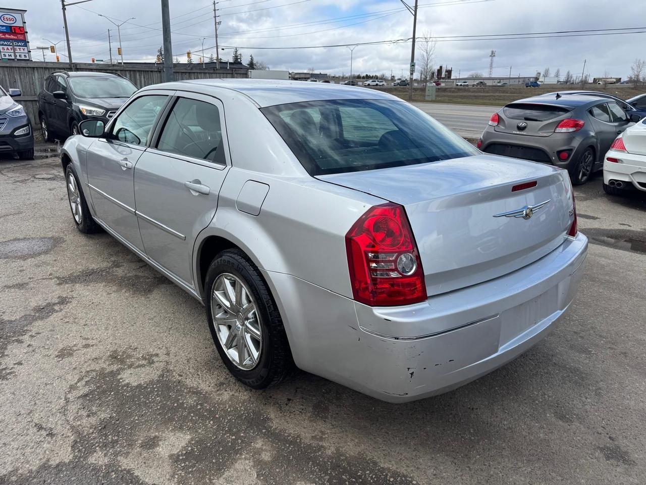 2009 Chrysler 300 Touring, NO ACCIDENTS, ONLY 101KMS, CERTIFIED Photo2