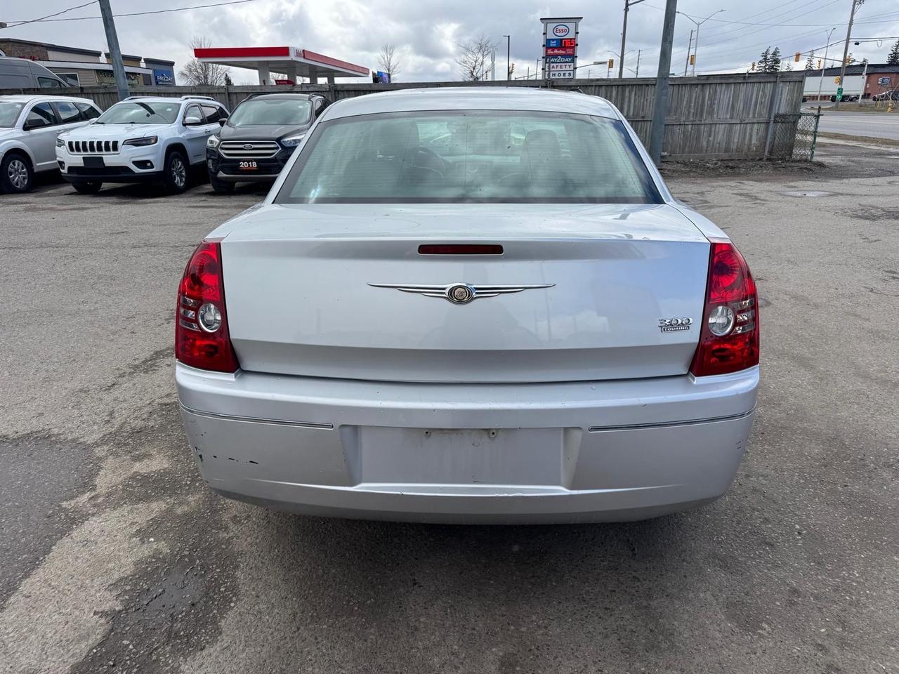 2009 Chrysler 300 Touring, NO ACCIDENTS, ONLY 101KMS, CERTIFIED Photo