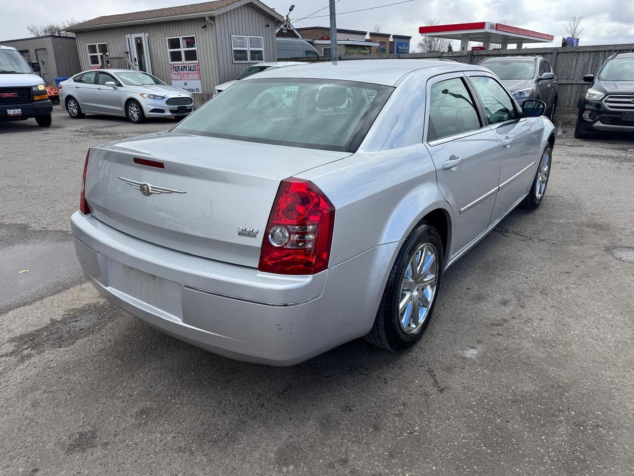 2009 Chrysler 300 Touring, NO ACCIDENTS, ONLY 101KMS, CERTIFIED Photo4