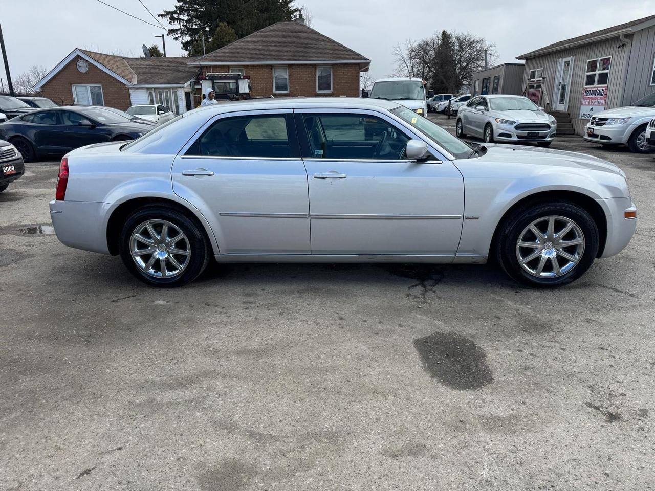 2009 Chrysler 300 Touring, NO ACCIDENTS, ONLY 101KMS, CERTIFIED Photo