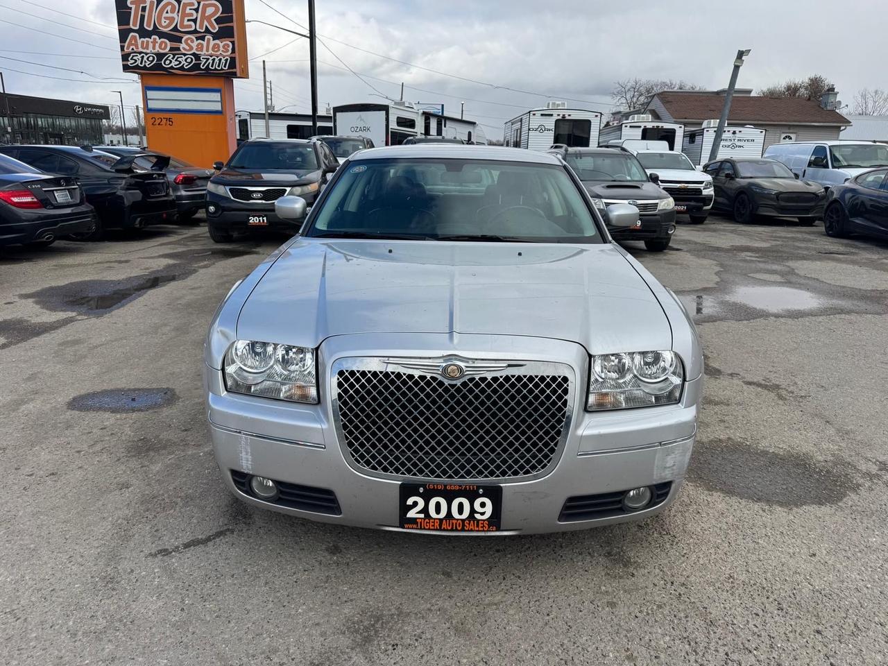 2009 Chrysler 300 Touring, NO ACCIDENTS, ONLY 101KMS, CERTIFIED Photo