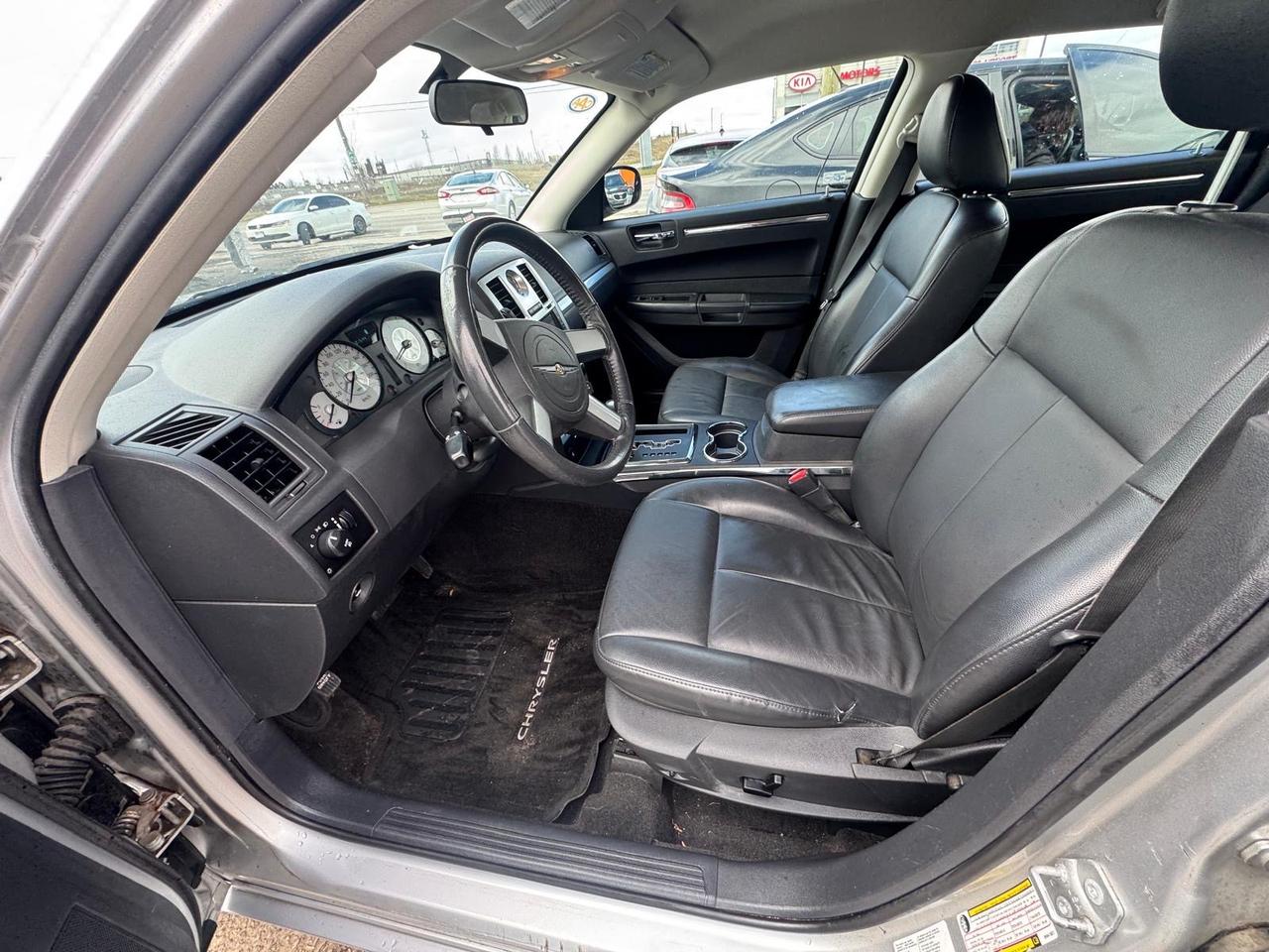 2009 Chrysler 300 Touring, NO ACCIDENTS, ONLY 101KMS, CERTIFIED Photo