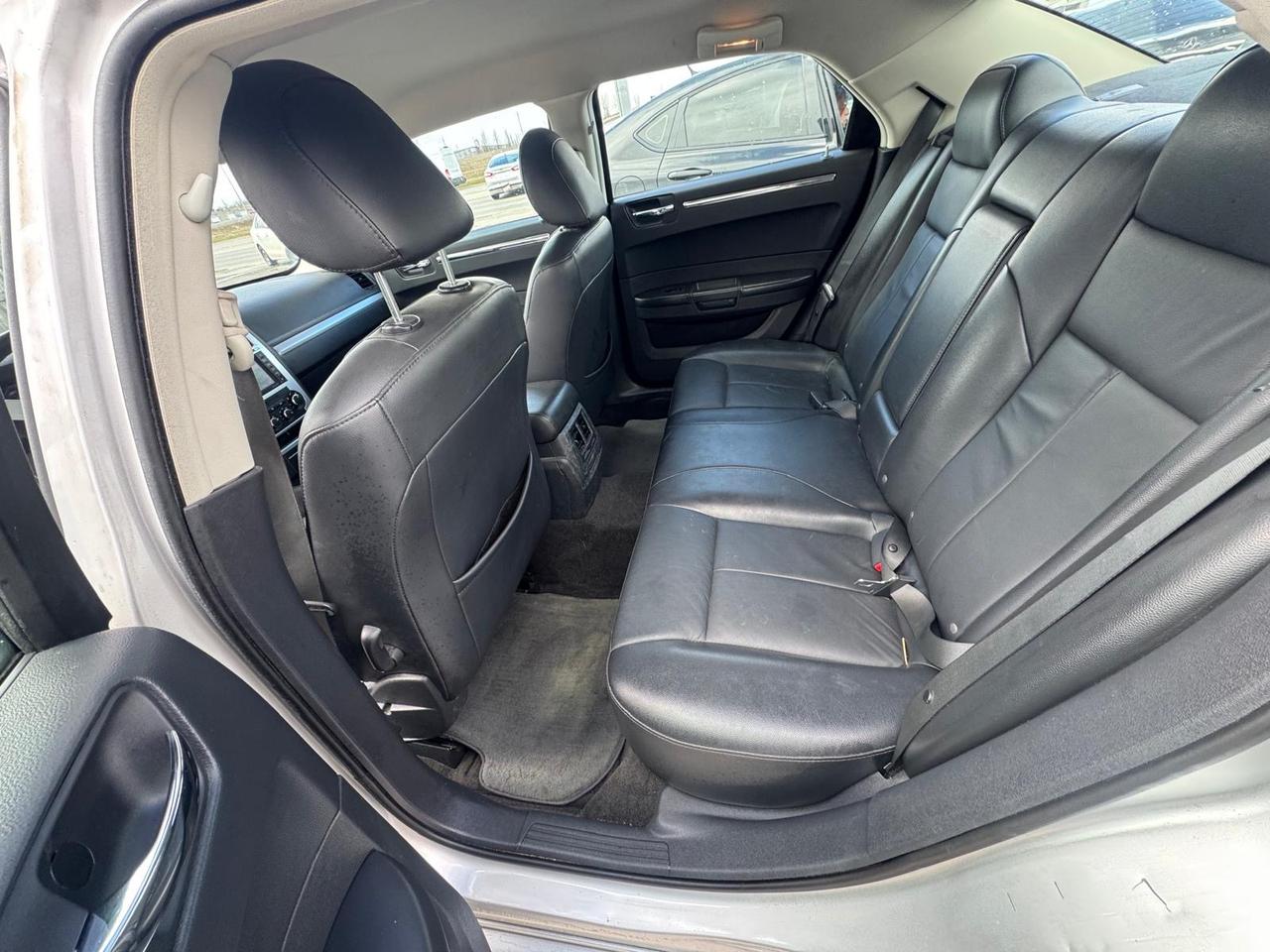 2009 Chrysler 300 Touring, NO ACCIDENTS, ONLY 101KMS, CERTIFIED Photo