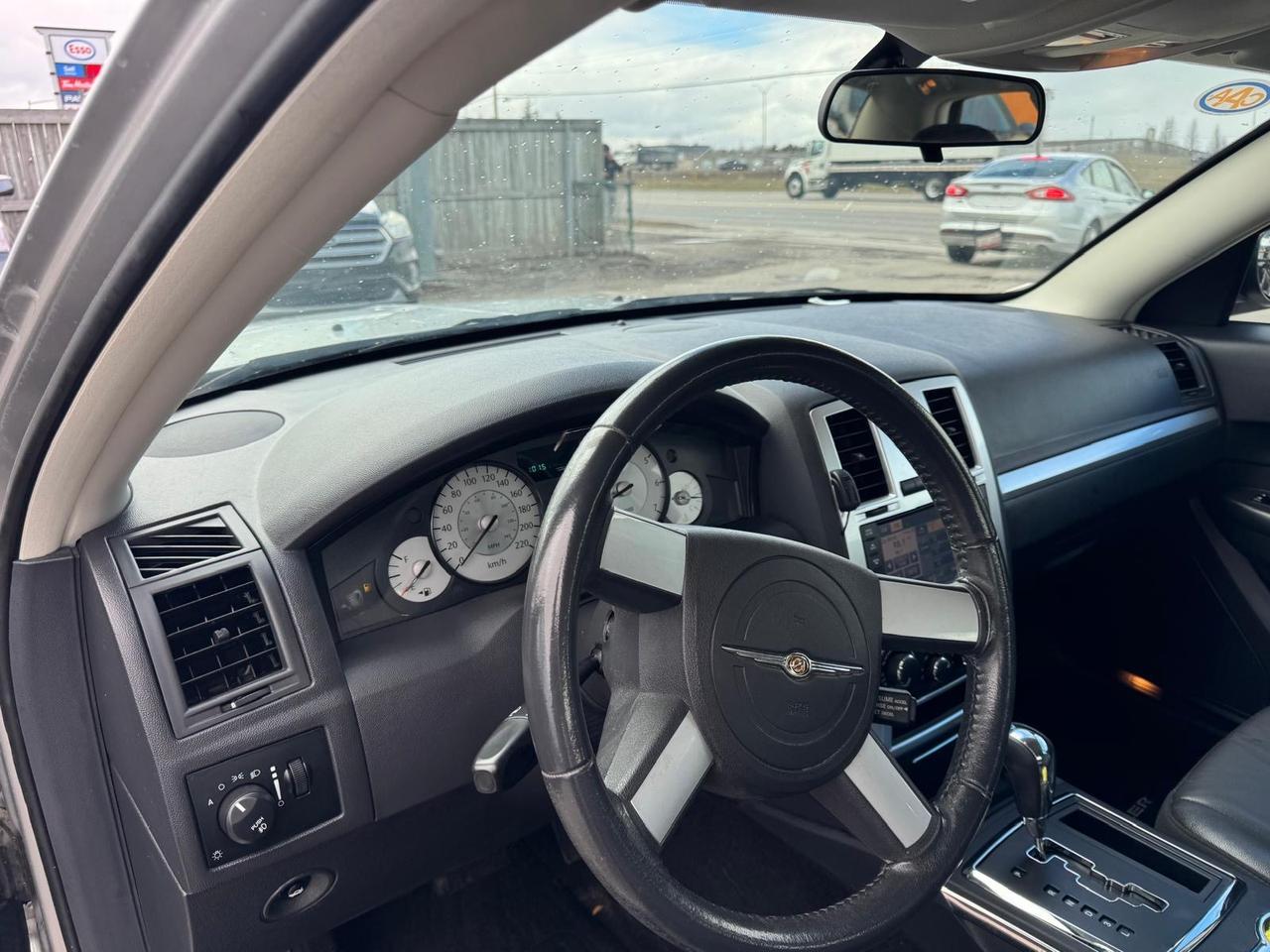 2009 Chrysler 300 Touring, NO ACCIDENTS, ONLY 101KMS, CERTIFIED Photo