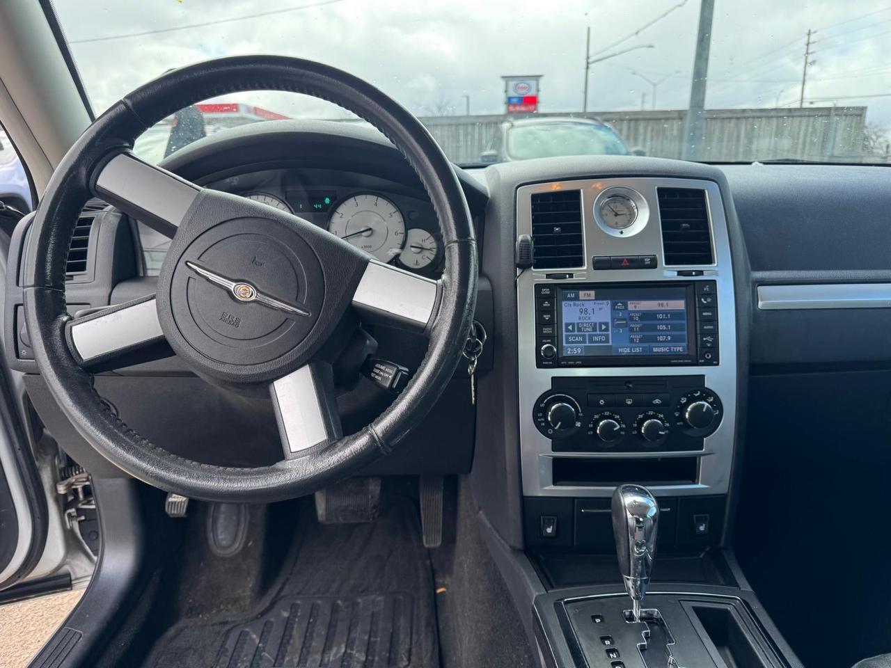 2009 Chrysler 300 Touring, NO ACCIDENTS, ONLY 101KMS, CERTIFIED Photo