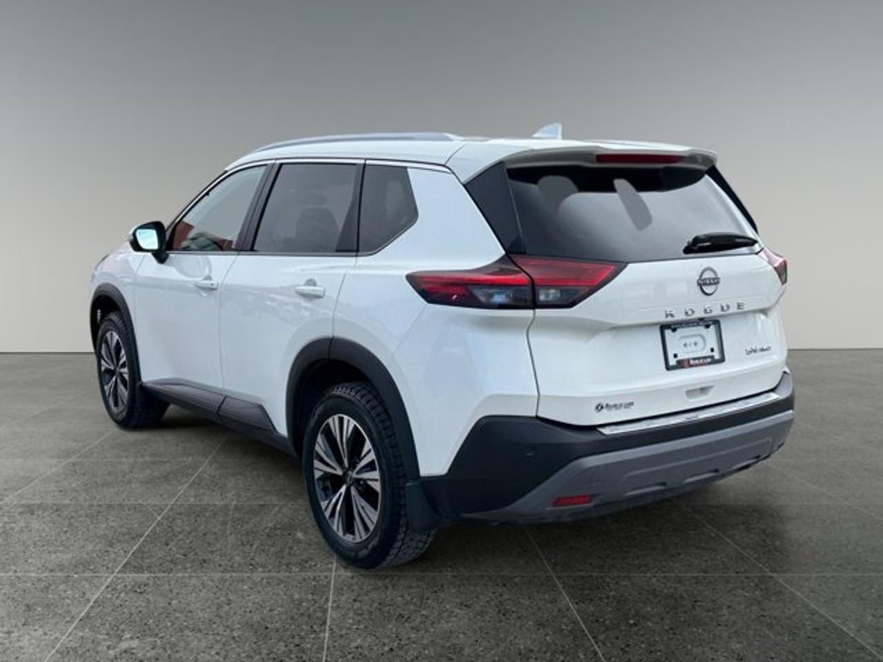 2023 Nissan Rogue SV MOONROOF - Photo #3