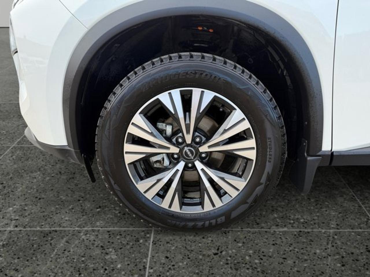 2023 Nissan Rogue SV MOONROOF - Photo #9