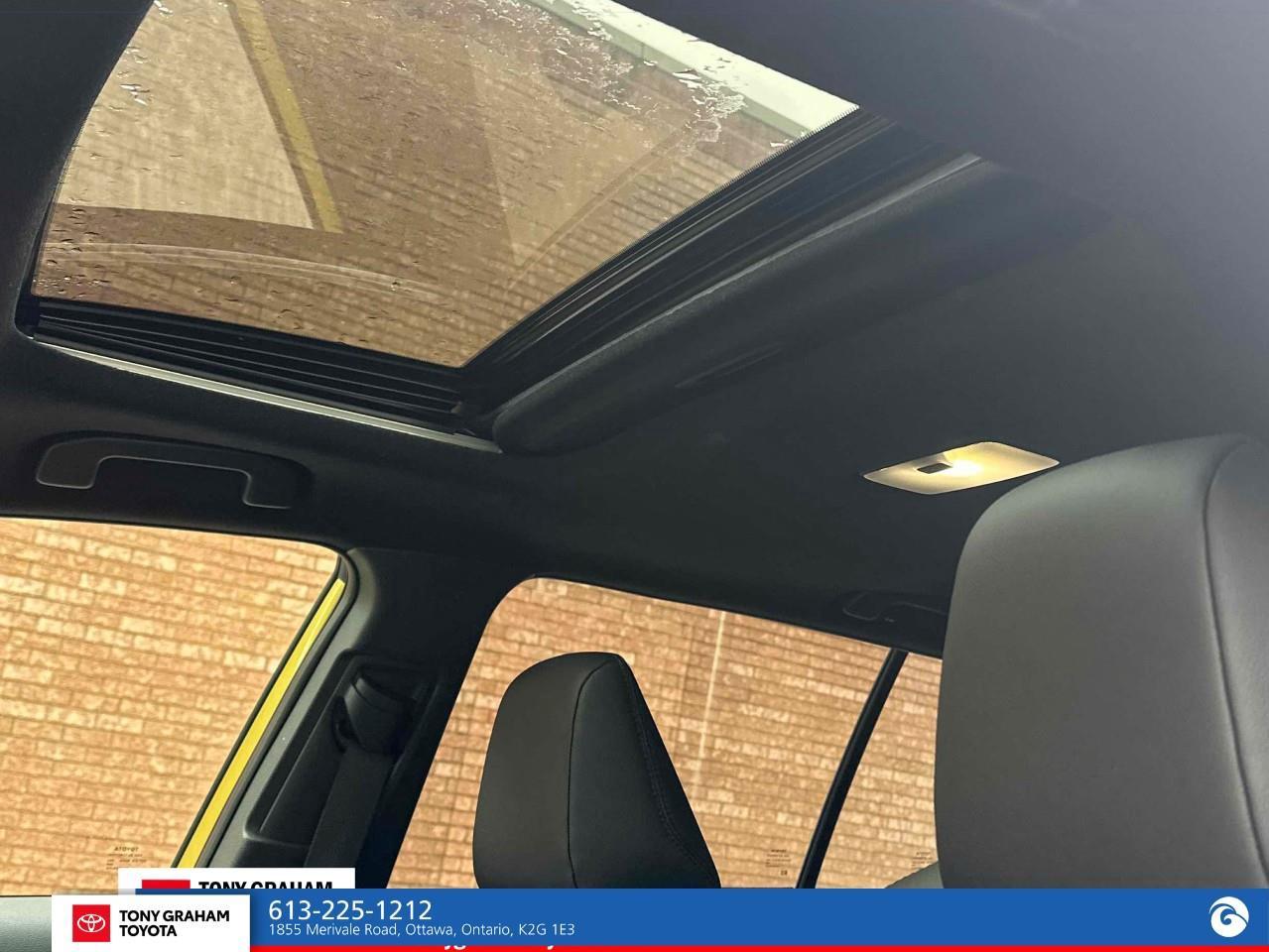 2023 Toyota Corolla Cross Hybrid XSE Photo