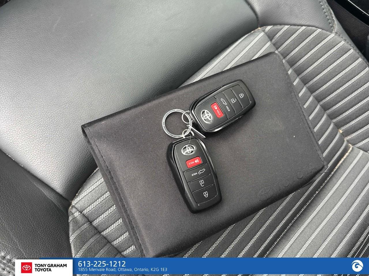 2023 Toyota Corolla Cross Hybrid XSE Photo