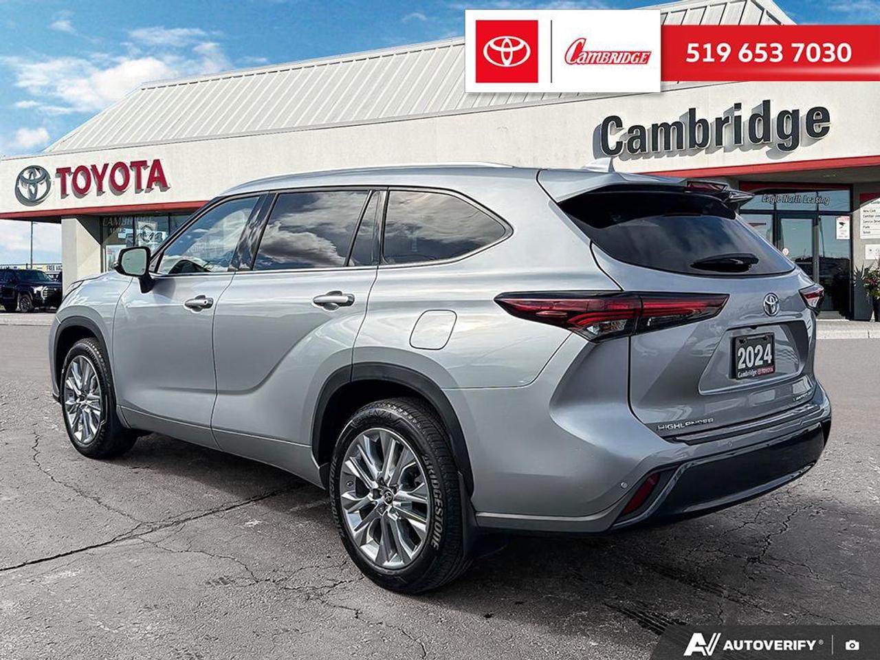 2024 Toyota Highlander LIMITED  Photo3