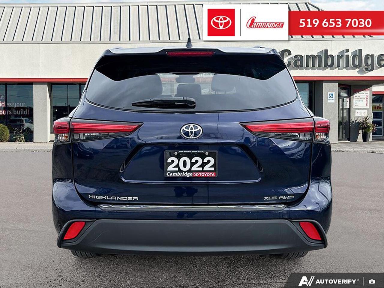 2022 Toyota Highlander XLE Photo4