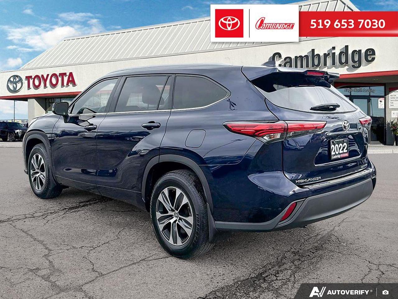 2022 Toyota Highlander XLE Photo3