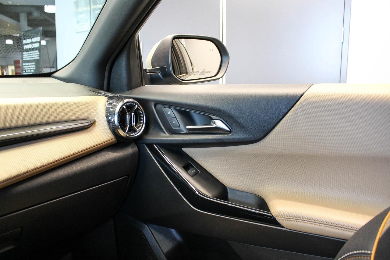 2025 Chevrolet Equinox ACTIV HEATED/VENTILATED FRONT SEATS - WIRELESS CHARGER - APPLE CARPLAY AND ANDROID AUTO Photo