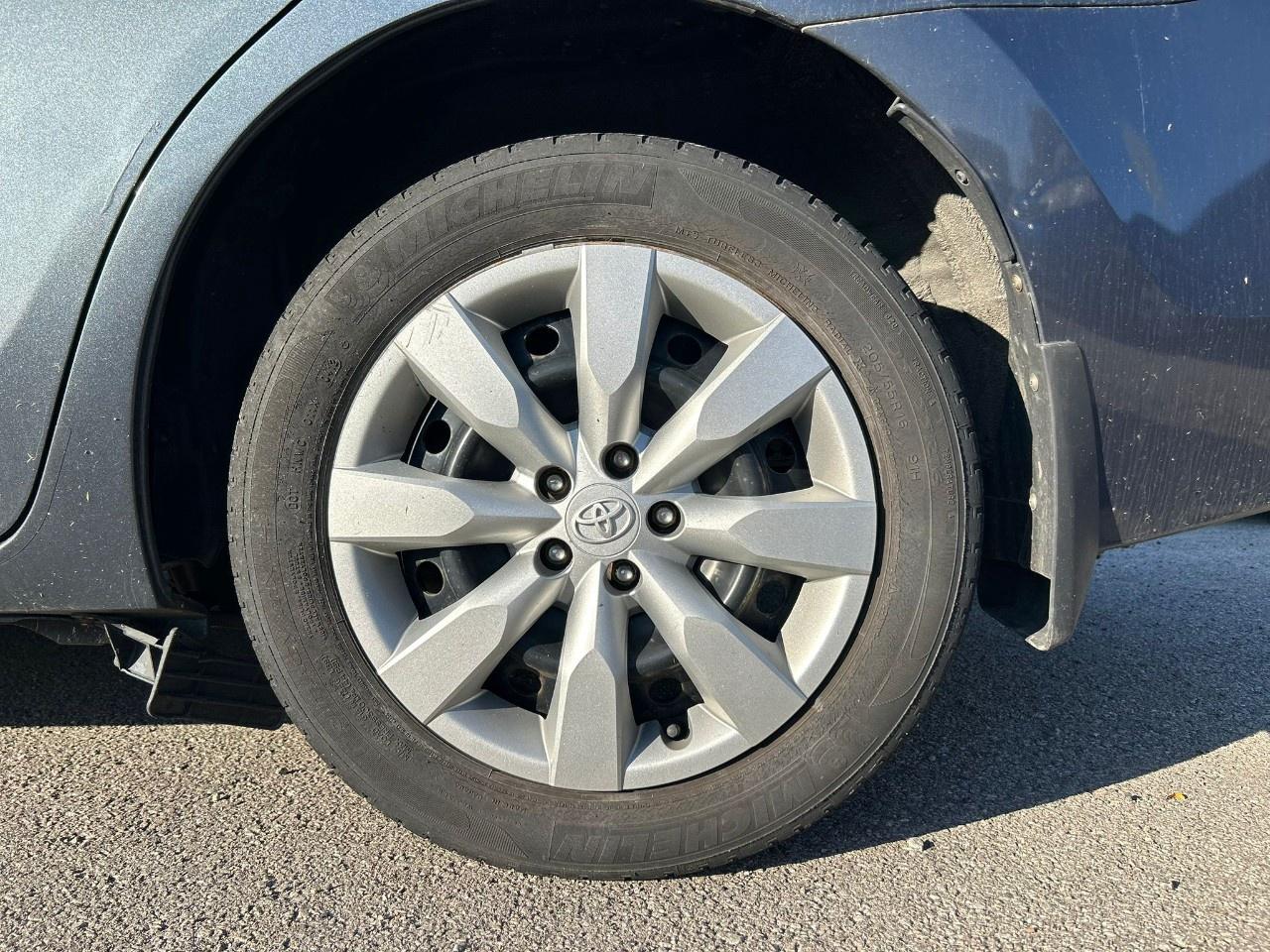 2016 Toyota Corolla LE Photo