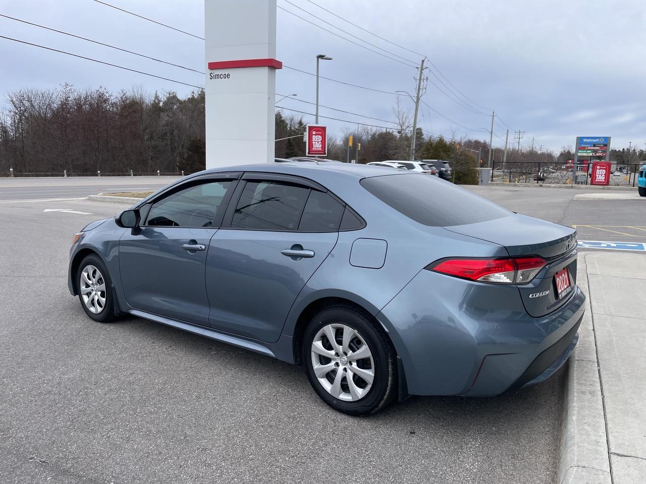 2021 Toyota Corolla LE Photo
