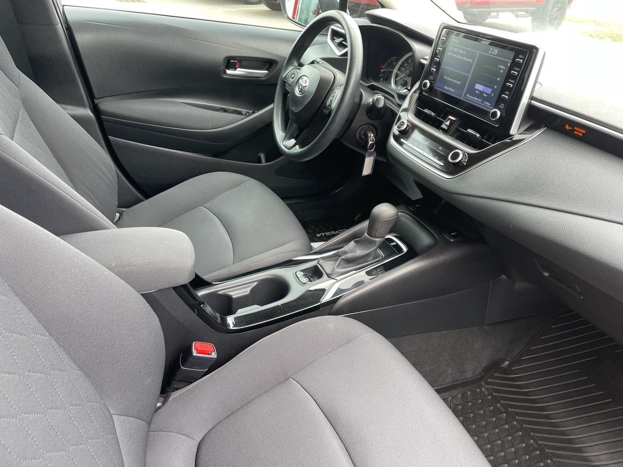 2021 Toyota Corolla LE Photo2
