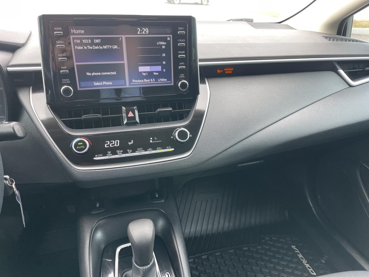 2021 Toyota Corolla LE Photo