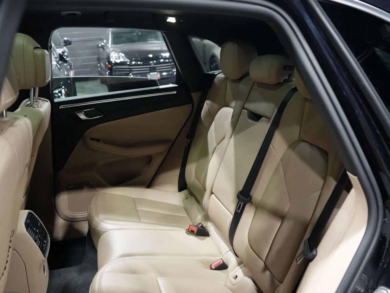 2023 Porsche Macan AWD| DISTRONIC|NO ACCIDENT|PANO|BOSE|CAM Photo