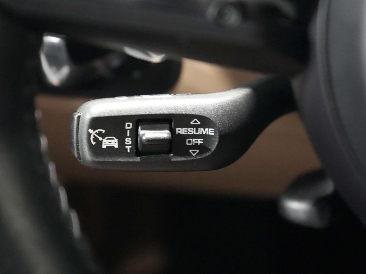 2023 Porsche Macan AWD| DISTRONIC|NO ACCIDENT|PANO|BOSE|CAM Photo