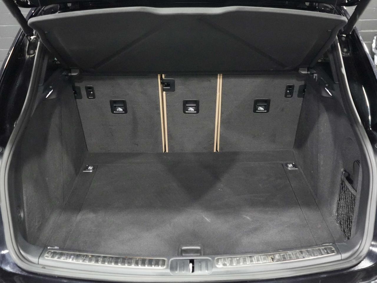 2023 Porsche Macan AWD| DISTRONIC|NO ACCIDENT|PANO|BOSE|CAM Photo