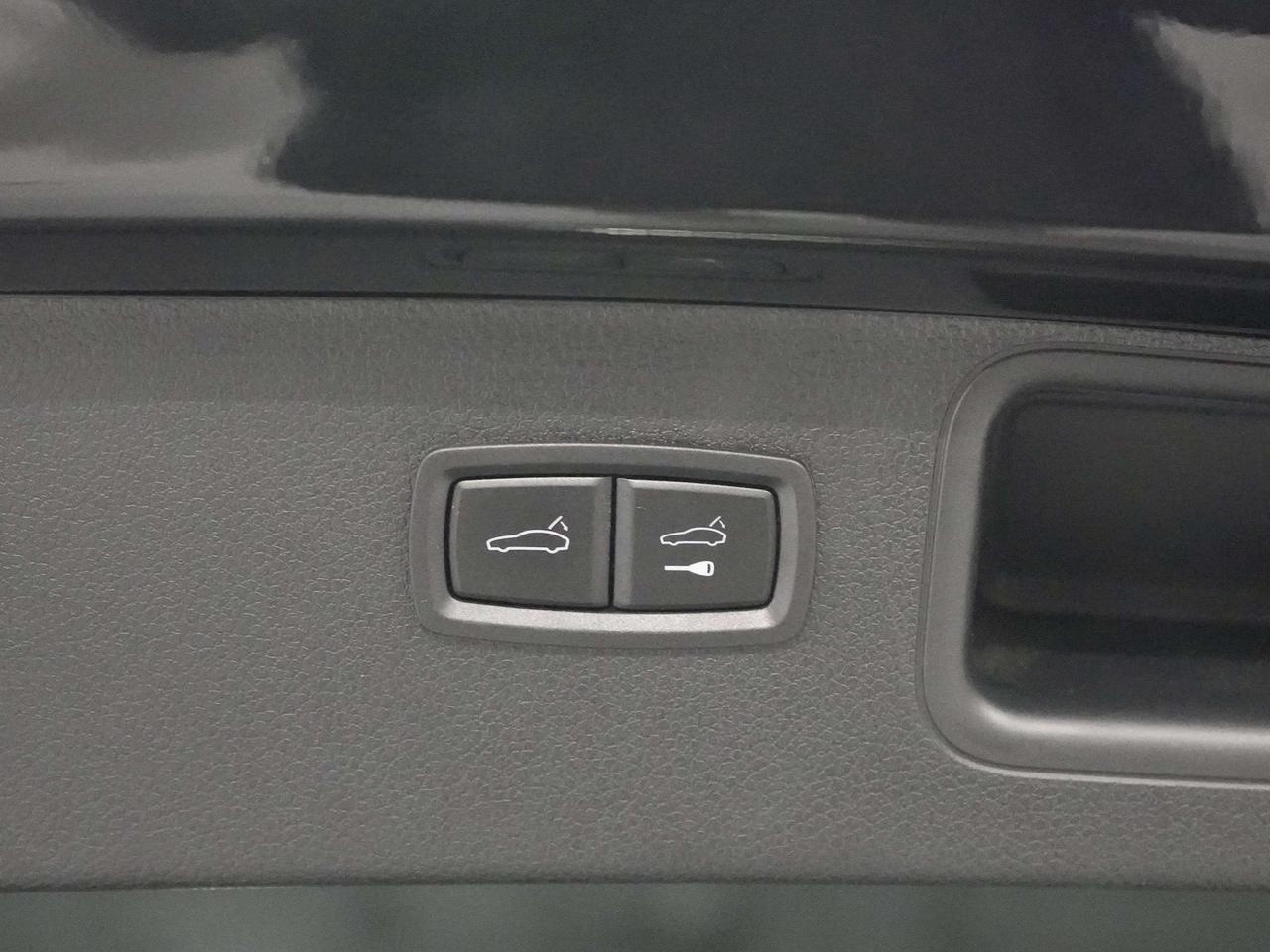 2023 Porsche Macan AWD| DISTRONIC|NO ACCIDENT|PANO|BOSE|CAM Photo