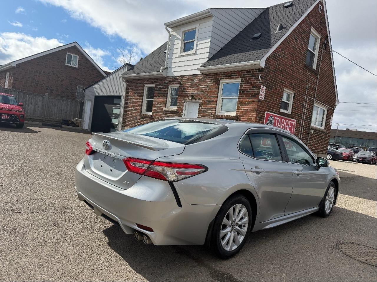 2019 Toyota Camry SE Photo