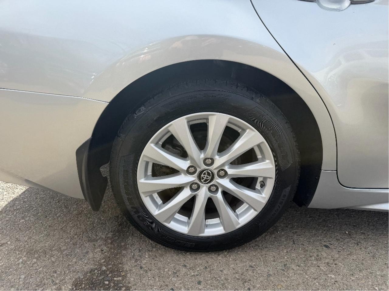 2019 Toyota Camry SE Photo