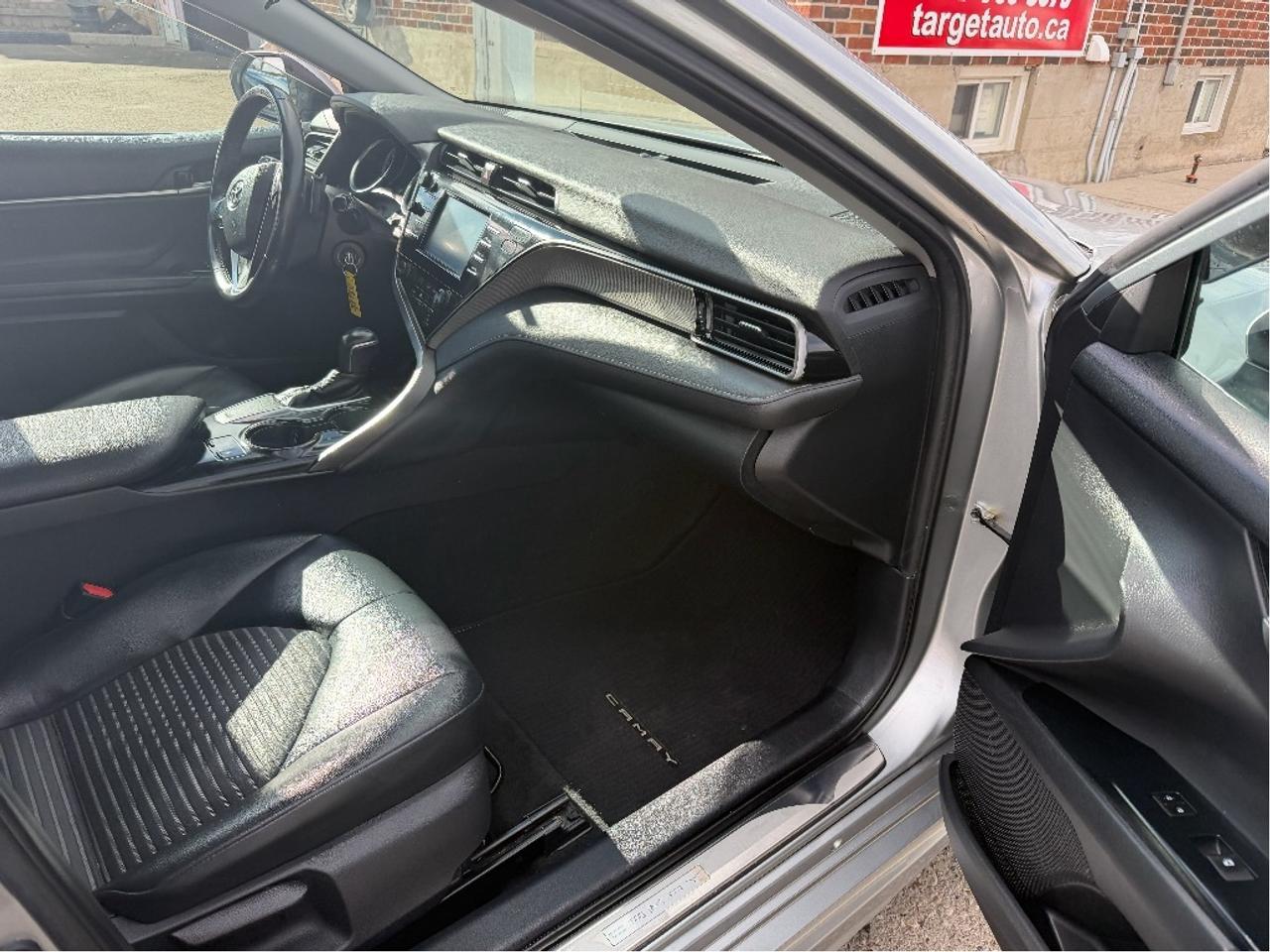 2019 Toyota Camry SE Photo