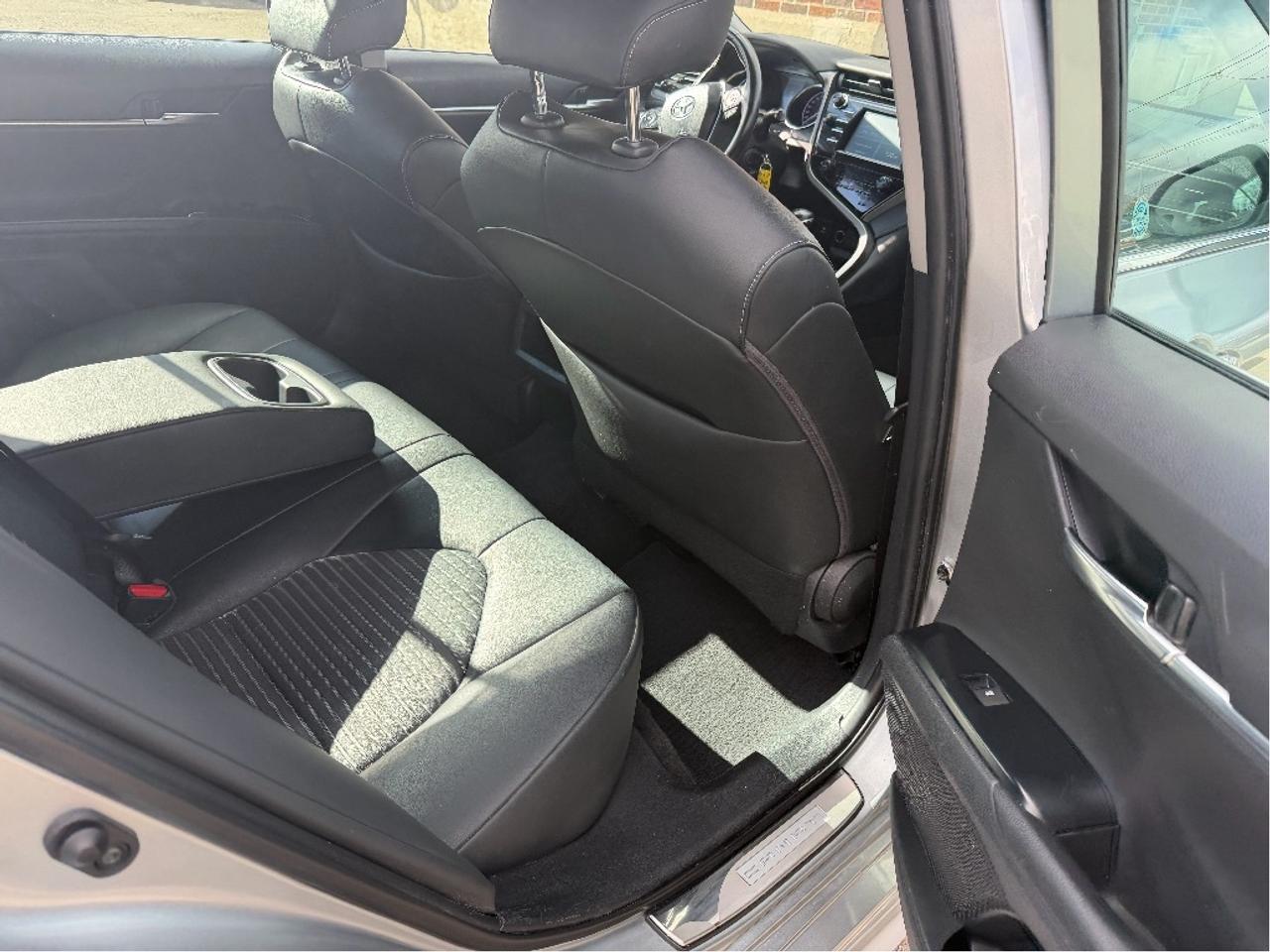 2019 Toyota Camry SE Photo