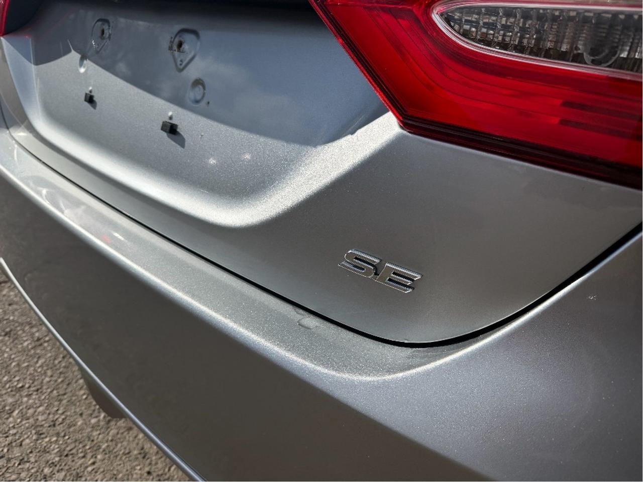 2019 Toyota Camry SE Photo