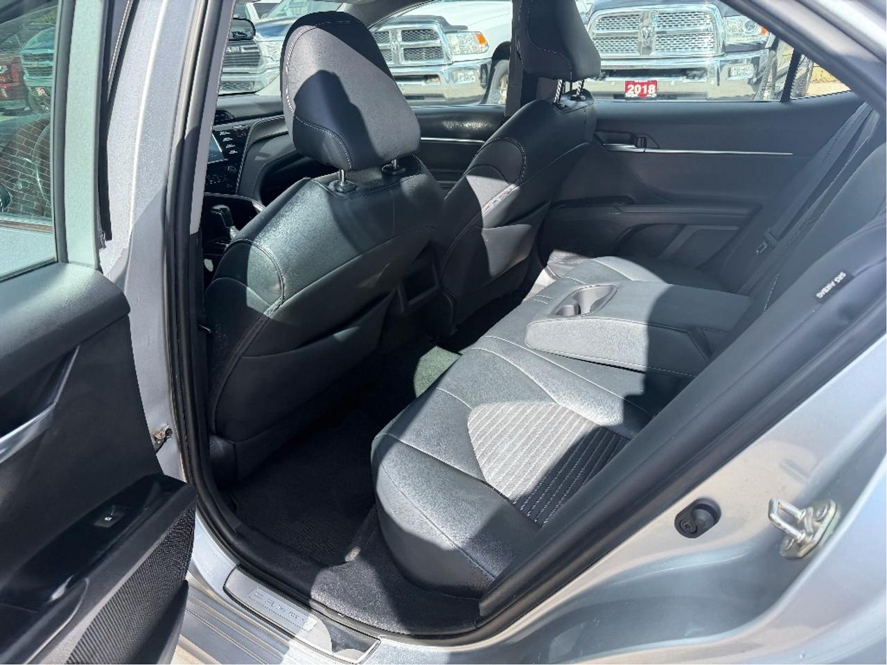 2019 Toyota Camry SE Photo