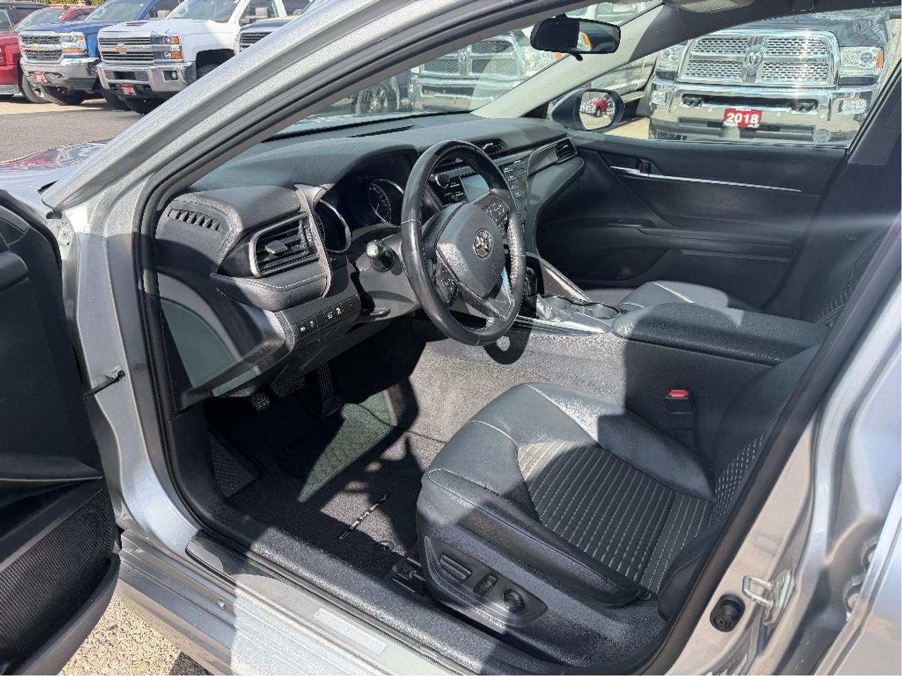 2019 Toyota Camry SE Photo