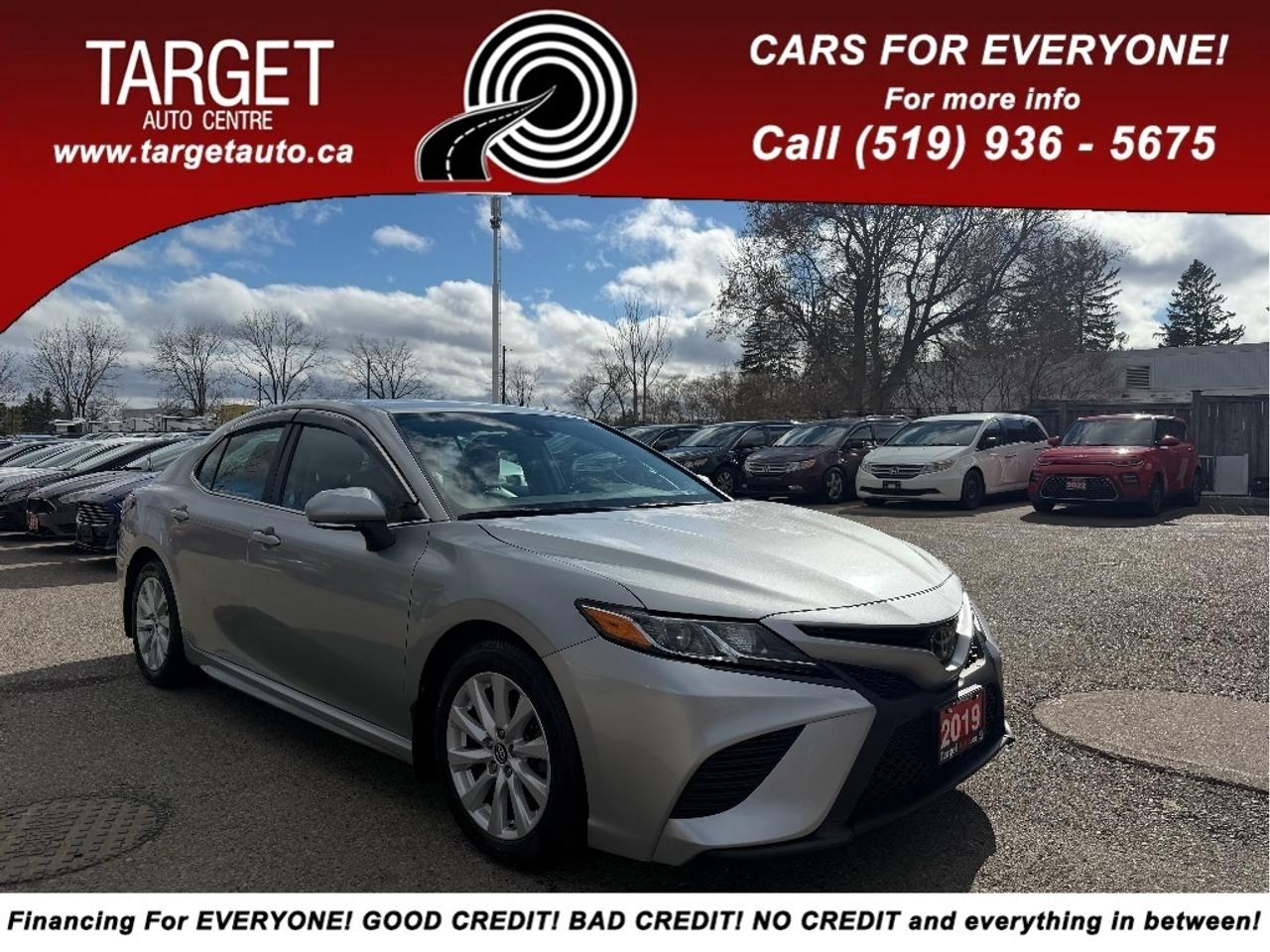 2019 Toyota Camry SE - Photo #1