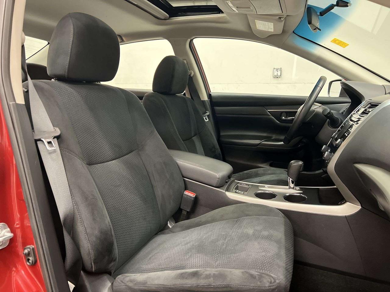 2015 Nissan Altima SV | ONLY 81,000KMS! | SUNROOF |HTD SEATS | ALLOYS Photo