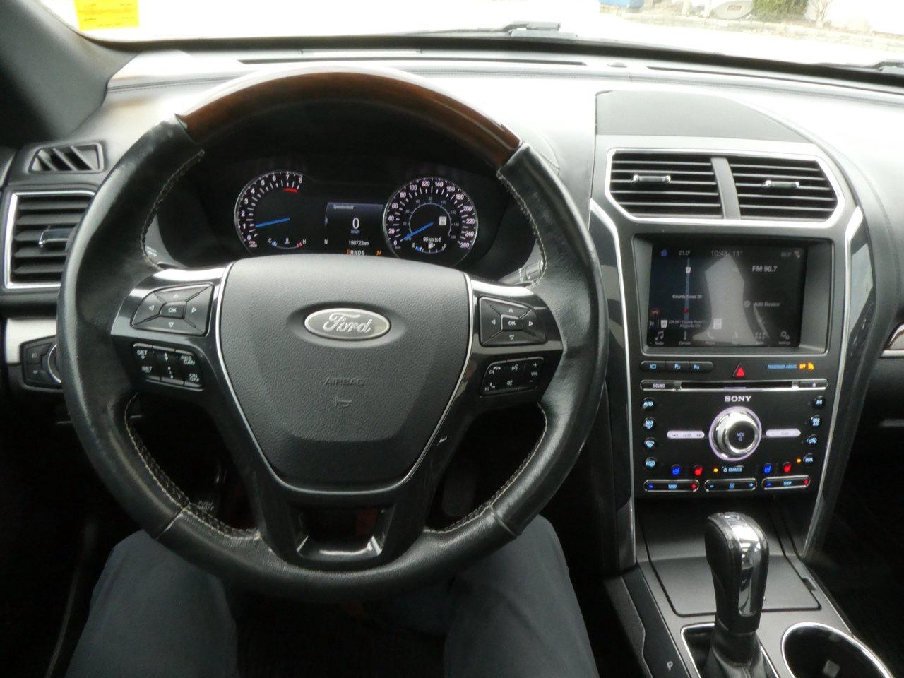 2018 Ford Explorer Platinum | Heated Seats | Backup Cam | Nav | Photo