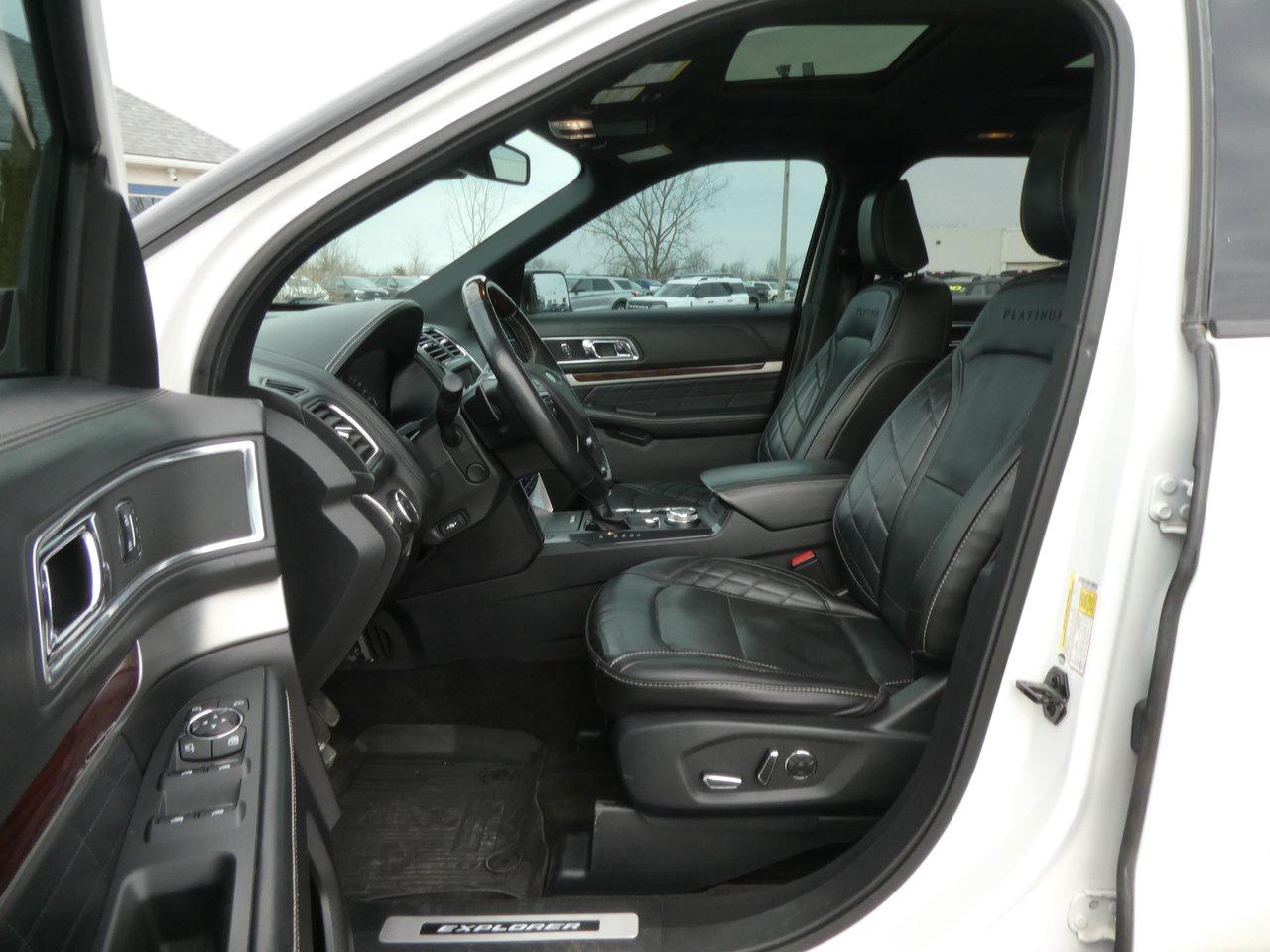 2018 Ford Explorer Platinum | Heated Seats | Backup Cam | Nav | Photo