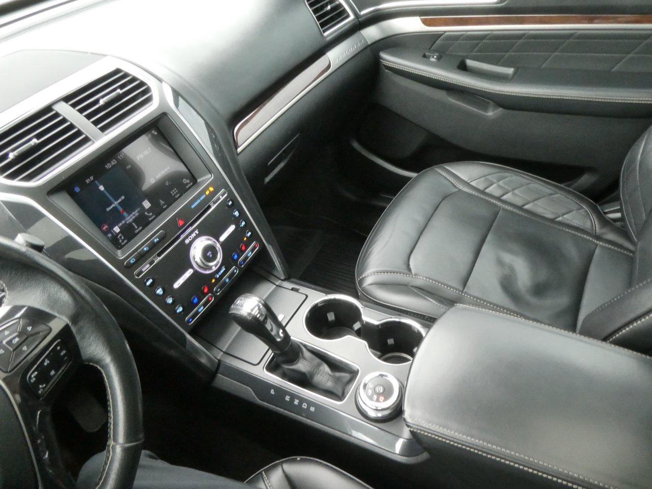 2018 Ford Explorer Platinum | Heated Seats | Backup Cam | Nav | Photo