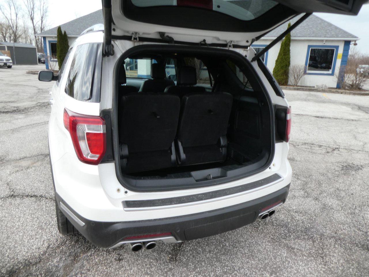 2018 Ford Explorer Platinum | Heated Seats | Backup Cam | Nav | Photo