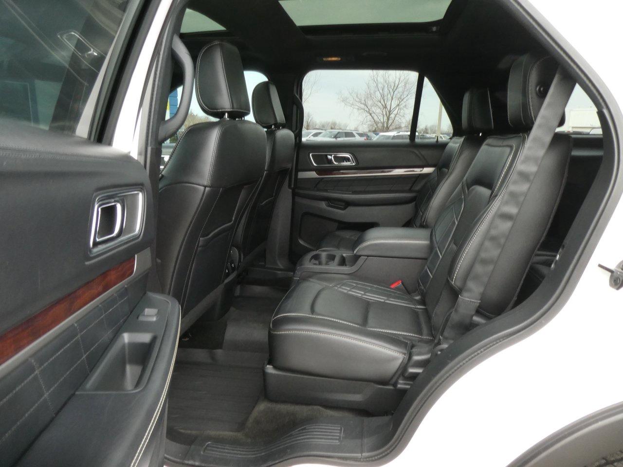 2018 Ford Explorer Platinum | Heated Seats | Backup Cam | Nav | Photo