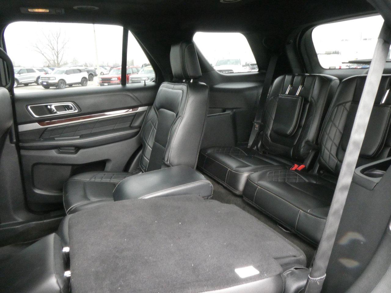 2018 Ford Explorer Platinum | Heated Seats | Backup Cam | Nav | Photo