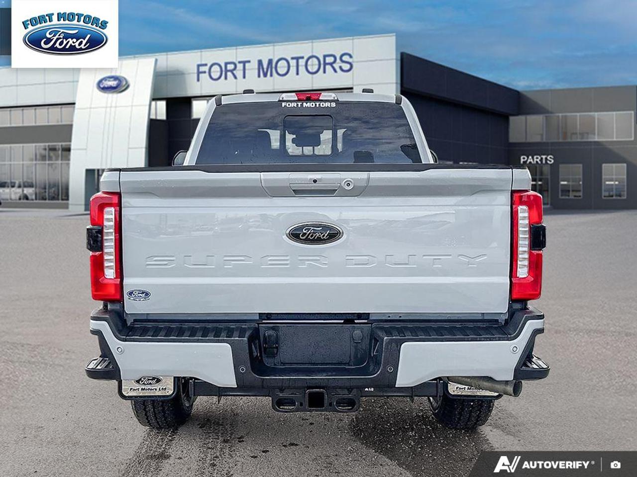 2026 Ford SuperDuty F-350® Lariat® Photo4
