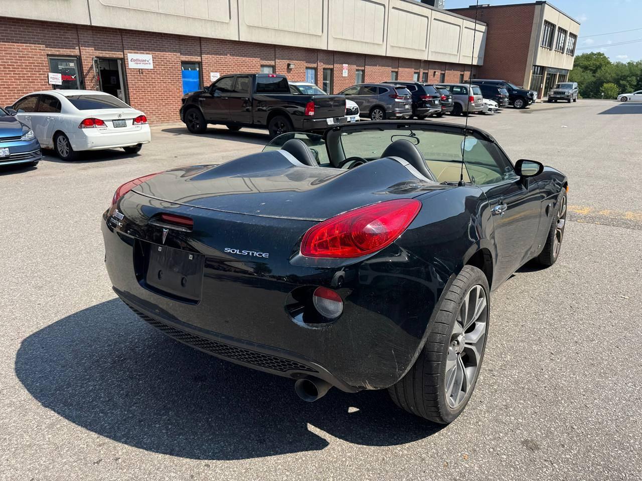 2006 Pontiac Solstice LOW KM, 5SPD, LEATHER, FULLY SERVICED & TUNED UP! Photo