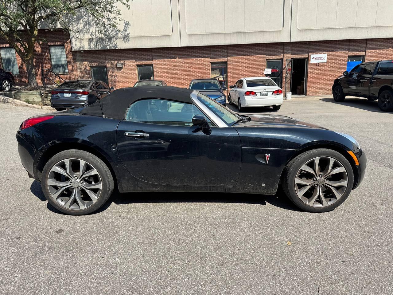 2006 Pontiac Solstice LOW KM, 5SPD, LEATHER, FULLY SERVICED & TUNED UP! Photo